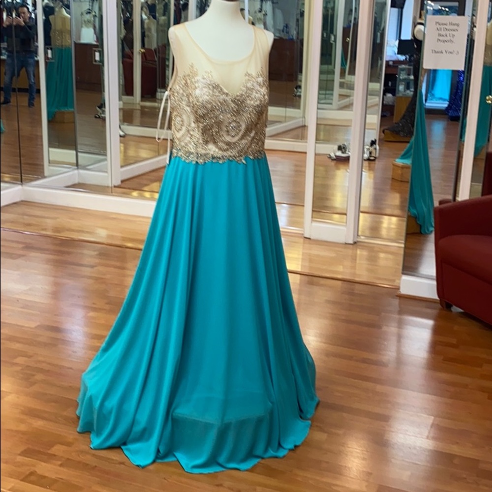 ✔️Jade-gold bridesmaid dress with lace